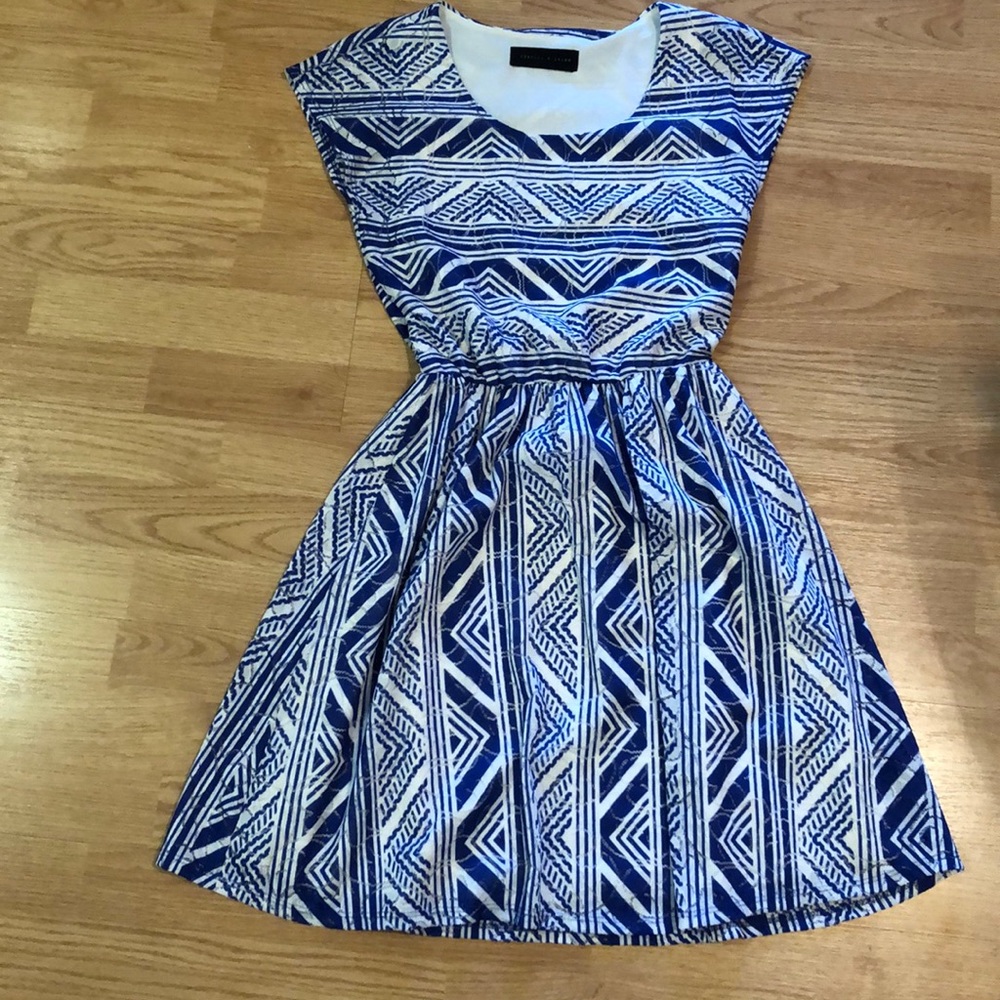 Cute dress!!